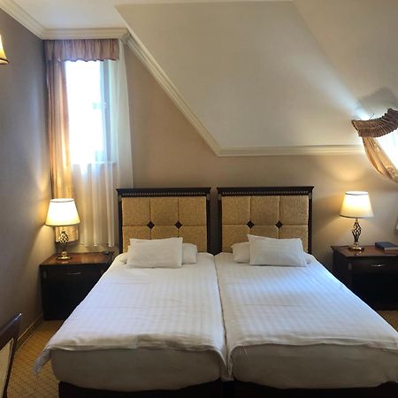 Villa Hotel Debrecen Extérieur photo