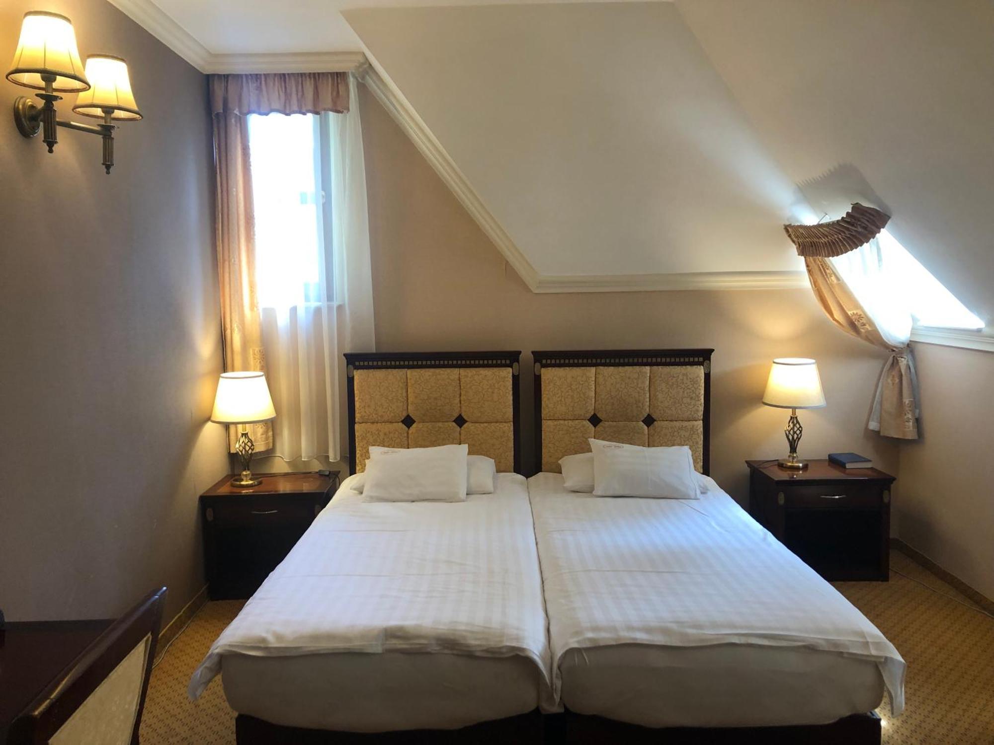 Villa Hotel Debrecen Extérieur photo